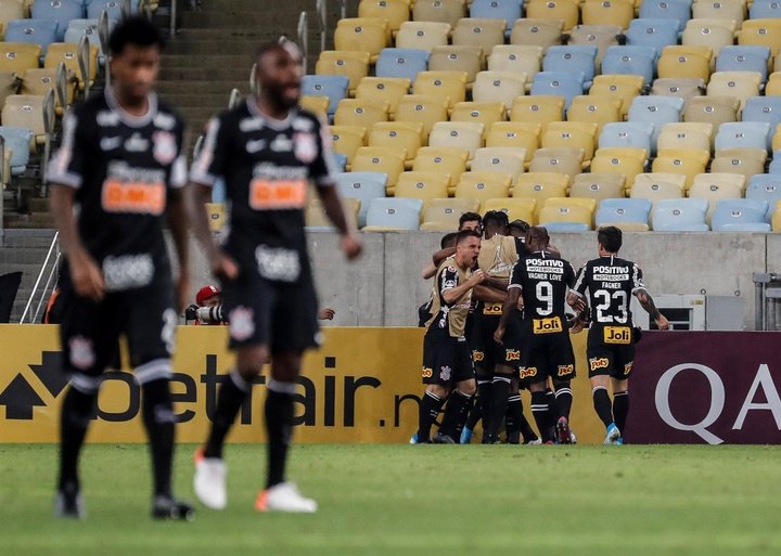 Santos y Avaí echan un cable a Corinthians