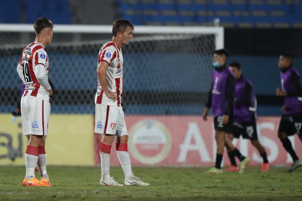 River Plate y Cuiabá juegan por el honor. EFE