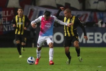 Peñarol empató a cero con Cerro Porteño. EFE