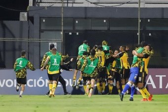 Deportivo Táchira venció por 3-0 a Independiente Petrolero. EFE