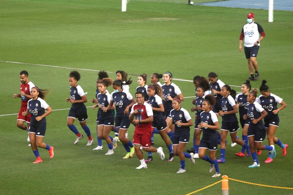 La Selección de Panamá celebra el Día Internacional Del Fútbol Femenino. EFE