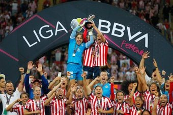 Chivas se alza con el Clausura Femenil. EFE