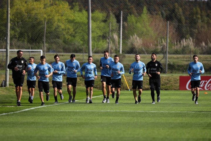 Uruguay entrena a la espera de Cavani y Fede Valverde