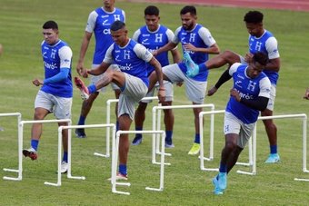 Honduras, con la Copa Oro entre ceja y ceja. EFE