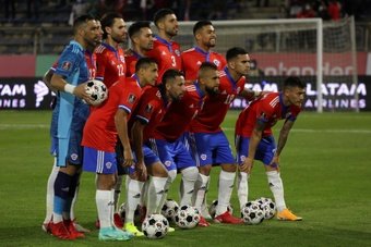 Chile sigue en caída libre: baja al puesto 29 en el ránking FIFA. EFE