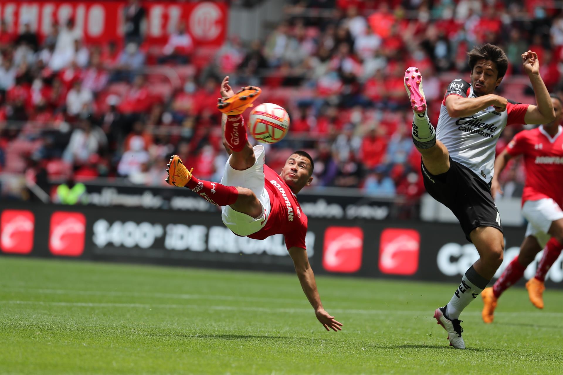 Toluca sigue líder y el América es incapaz de arrancar