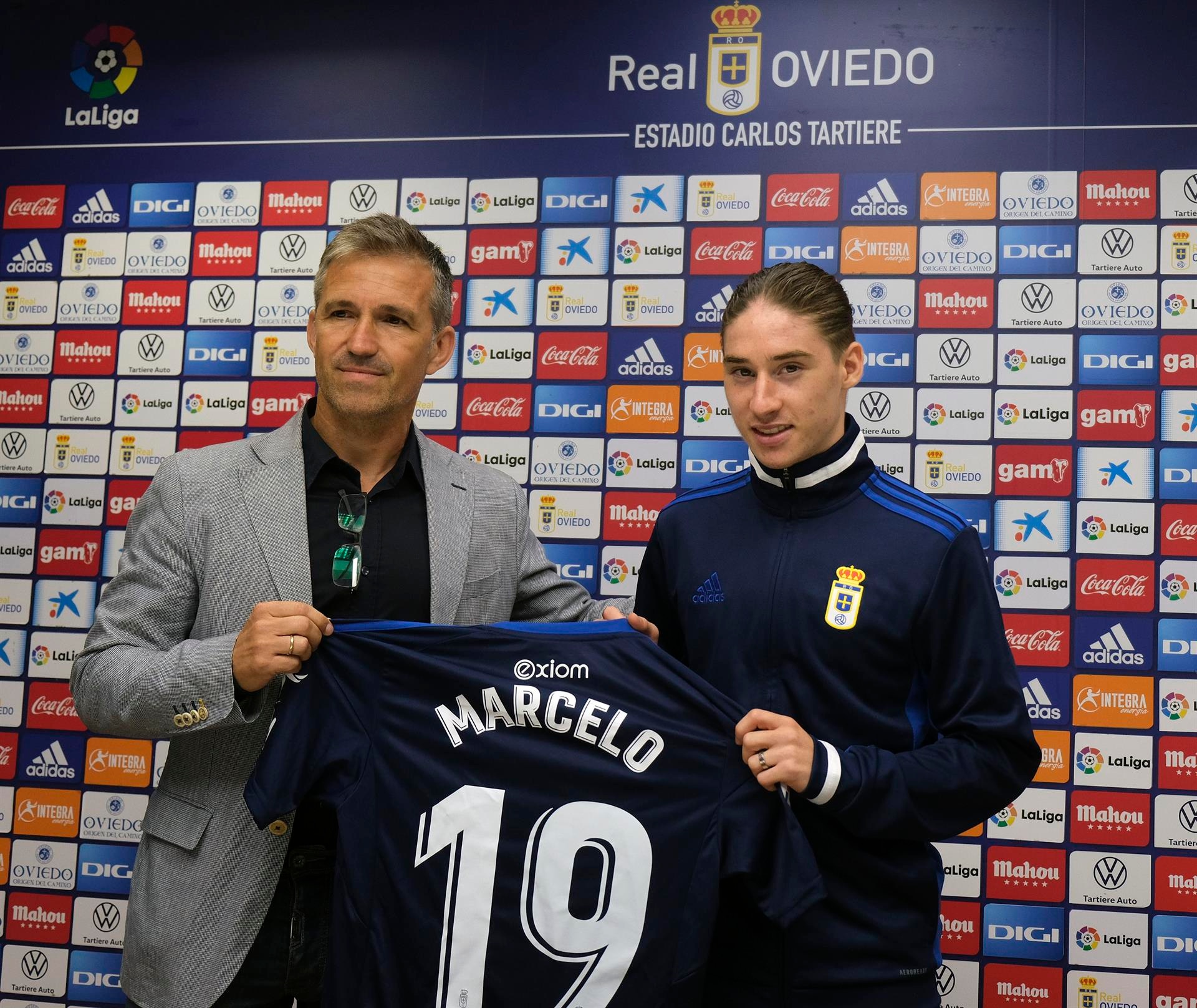 Marcelo Flores, presentado con el Oviedo, cree que ha hecho "lo correcto" para su carrera
