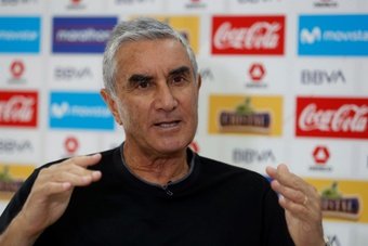 Oblitas pasó a ser el director general de fútbol de la Federación Peruana. EFE