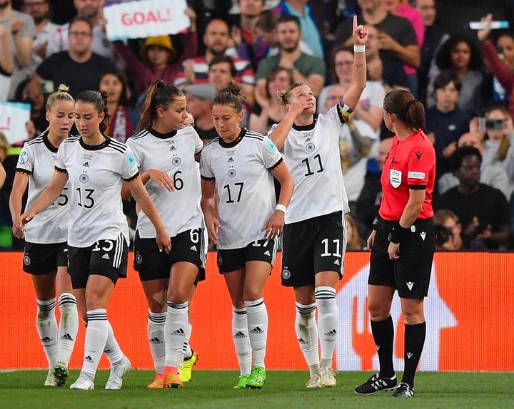 La gloria europea espera en Wembley a Inglaterra y Alemania