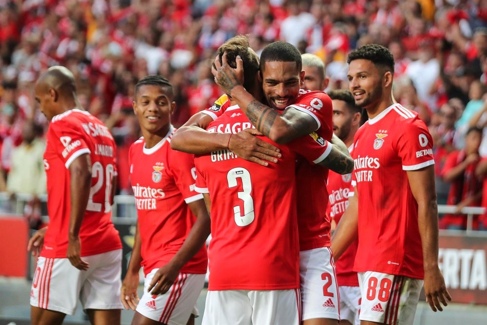 El Benfica goleó por 4-0 al Arouca. EFE