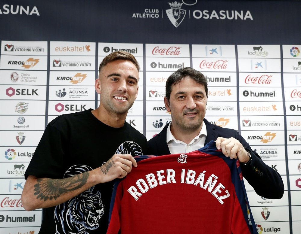 Rober Ibáñez deja de ser jugador de Osasuna. EFE
