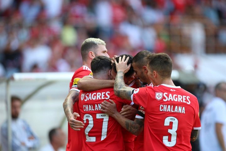 Benfica y Sporting consiguen los tres puntos. EFE