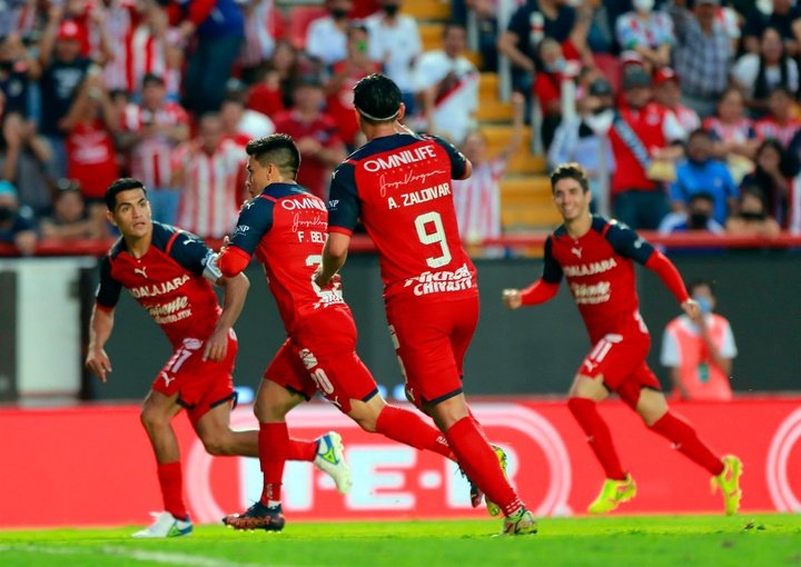 La primera victoria de Chivas guardaba una goleada. EFE