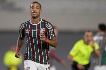 Fluminense venció por 5-2 este sábado a Coritiba y asumió la segunda posición en la clasificación del Campeonato Brasileño, aunque quedó a la espera del partido que disputarán Palmeiras y Flamengo.