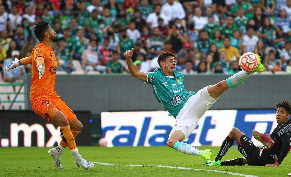 Monterrey golea y asalta el liderato. EFE
