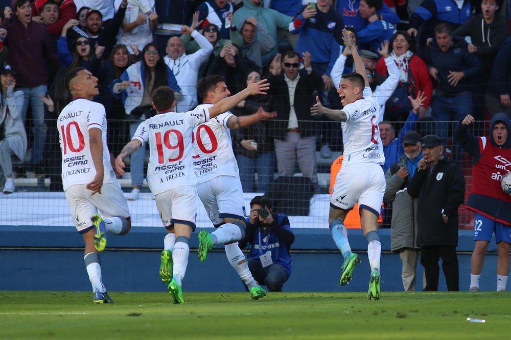 Luis Suárez vuelve a jugar un clásico en Uruguay y marca un gol. EFE