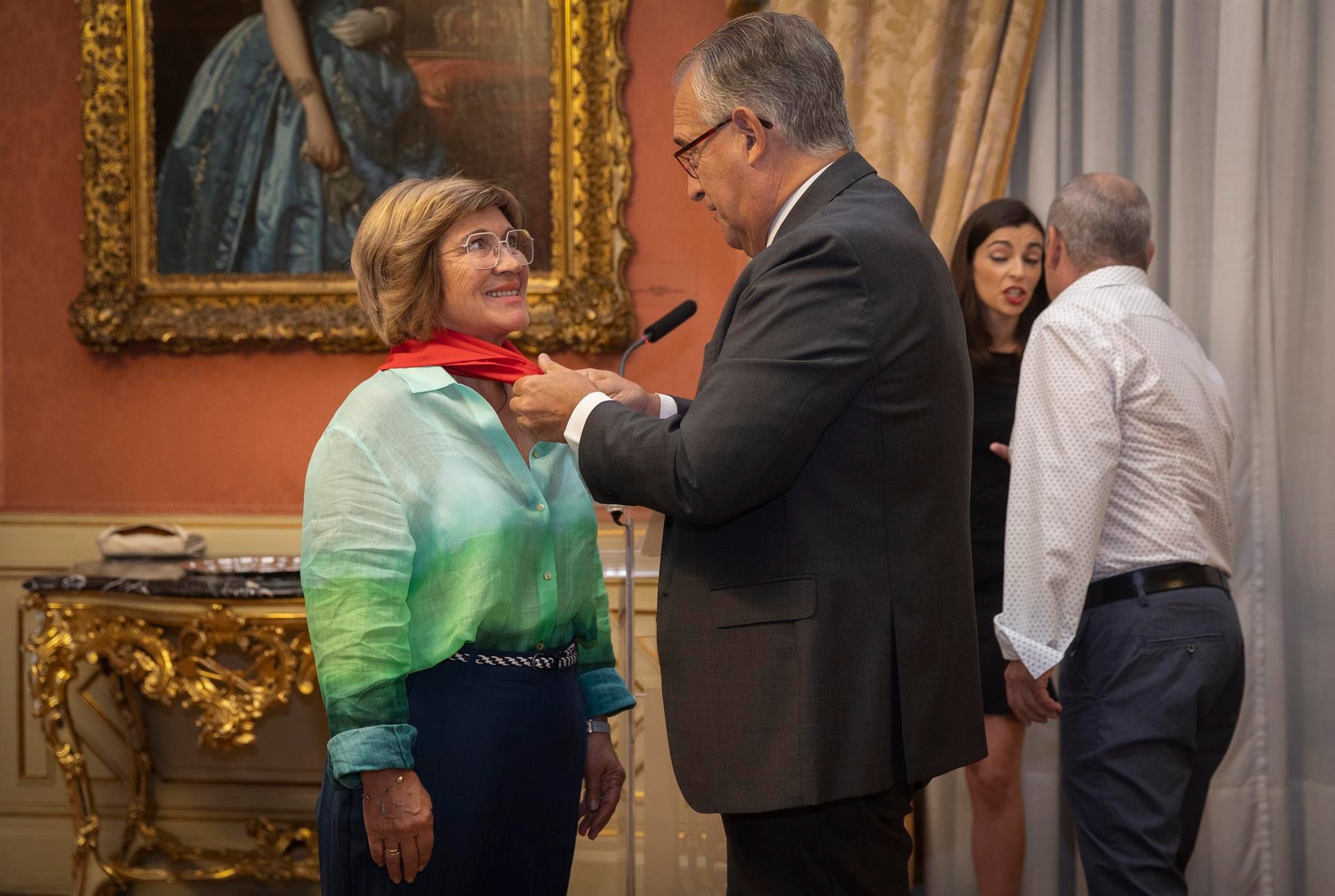 Mai Garde y Oier, galardonados y homenajeados en Pamplona