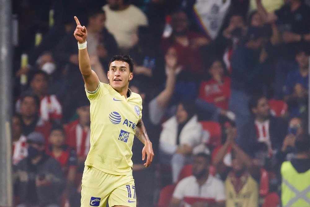 El América venció por 2-0 a Chivas. EFE