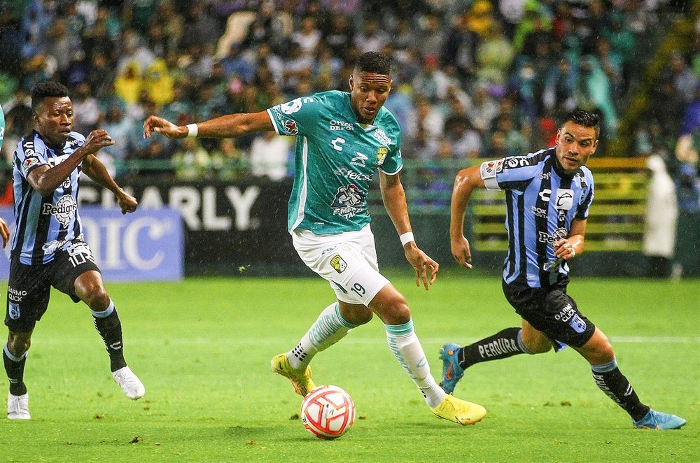 León venció por 3-1 a Querétaro. EFE