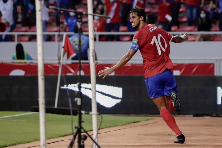 Bryan Ruiz colgará las botas en un amistoso entre Alajuelense y Twente