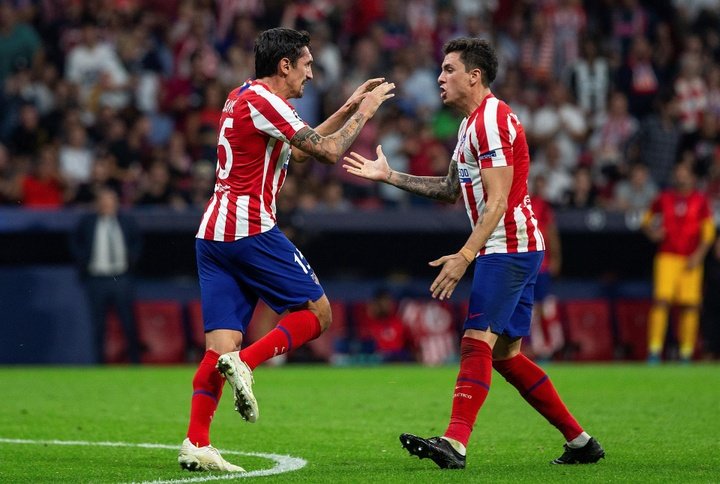 El cerrojo defensivo volvió al Atleti con Giménez y Savic. EFE