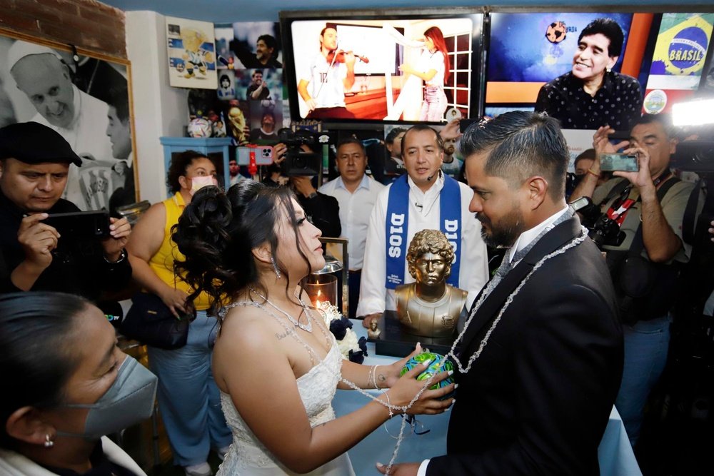 La palabra de D10S, presente en una boda. EFE