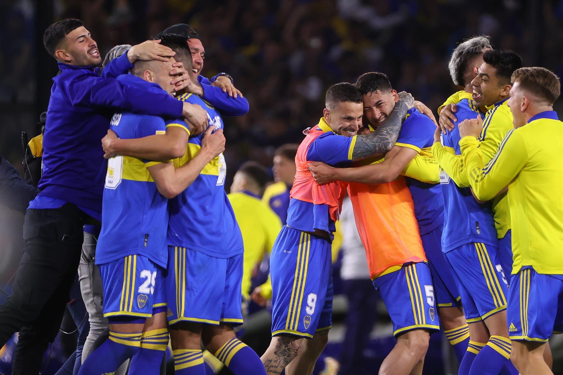 Boca Juniors sueña con el bicampeonato y Racing Club se mantiene atento al fallo. EFE