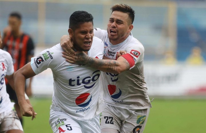 La Liga de El Salvador, al rojo vivo: tres equipos buscarán los cuartos de final