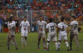 El Salvador busca a los semifinalistas del Apertura. EFE