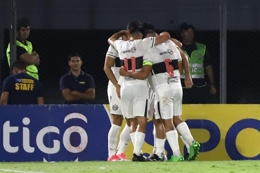 Olimpia, sufrido campeón del Clausura de Paraguay. EFE