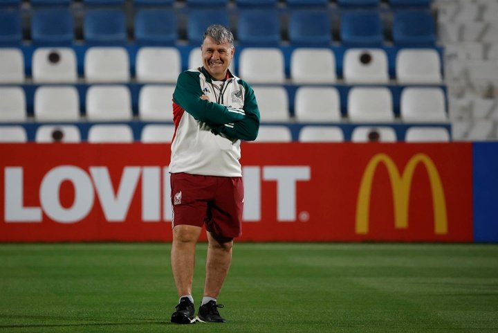 México entrenó por segunda vez en Catar con Raúl Jiménez sobre el verde