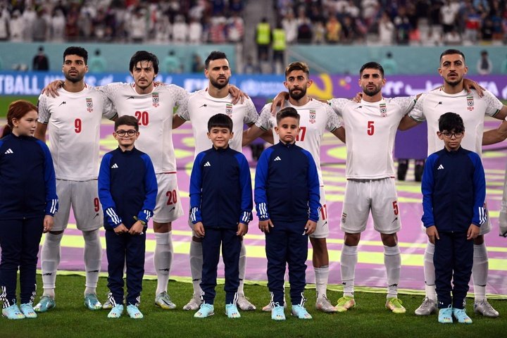 Los jugadores de Irán cantaron el himno tras las amenazas del Gobierno