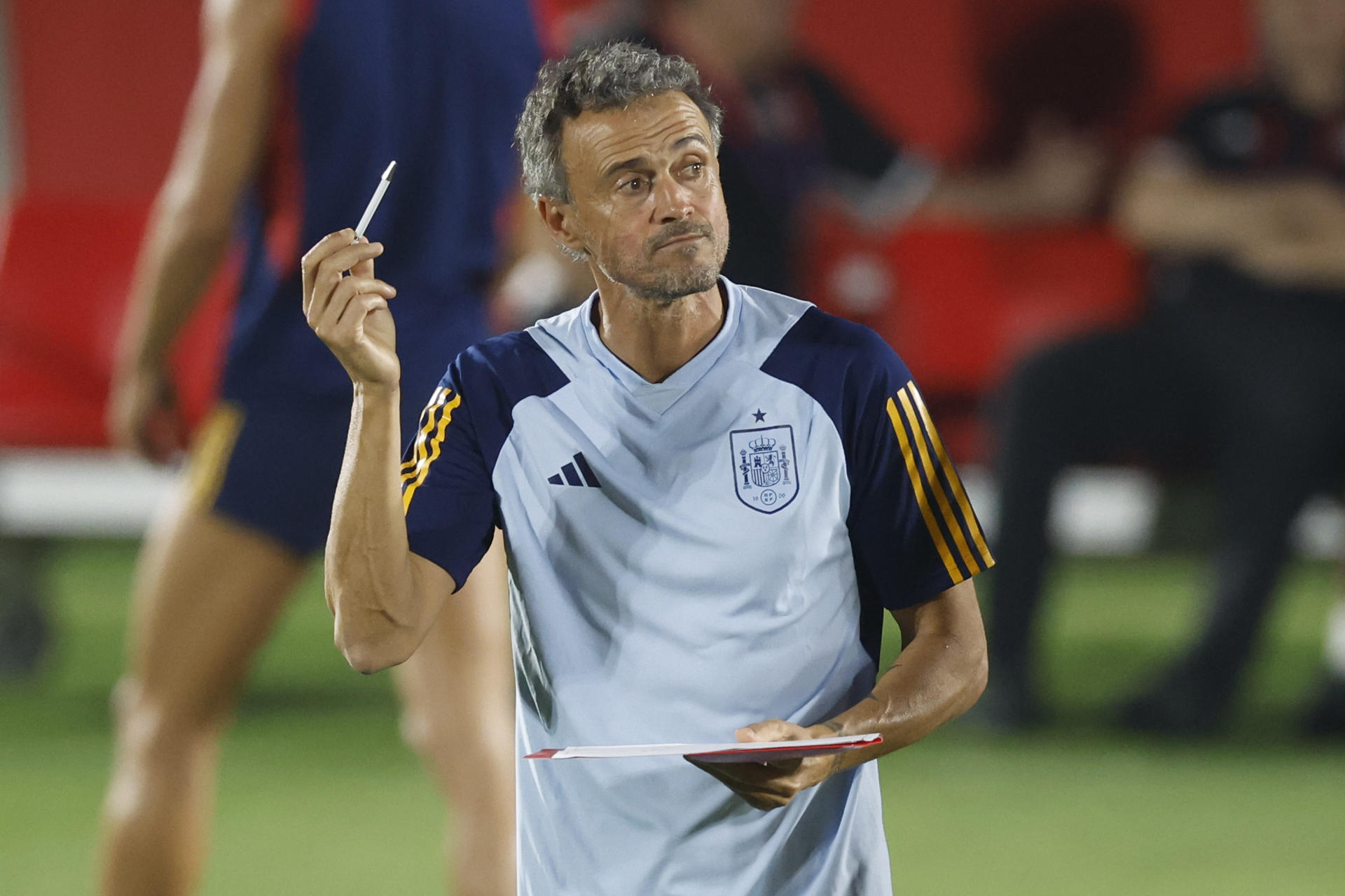 Luis Enrique revoluciona el once en la primera titularidad de Nico ...