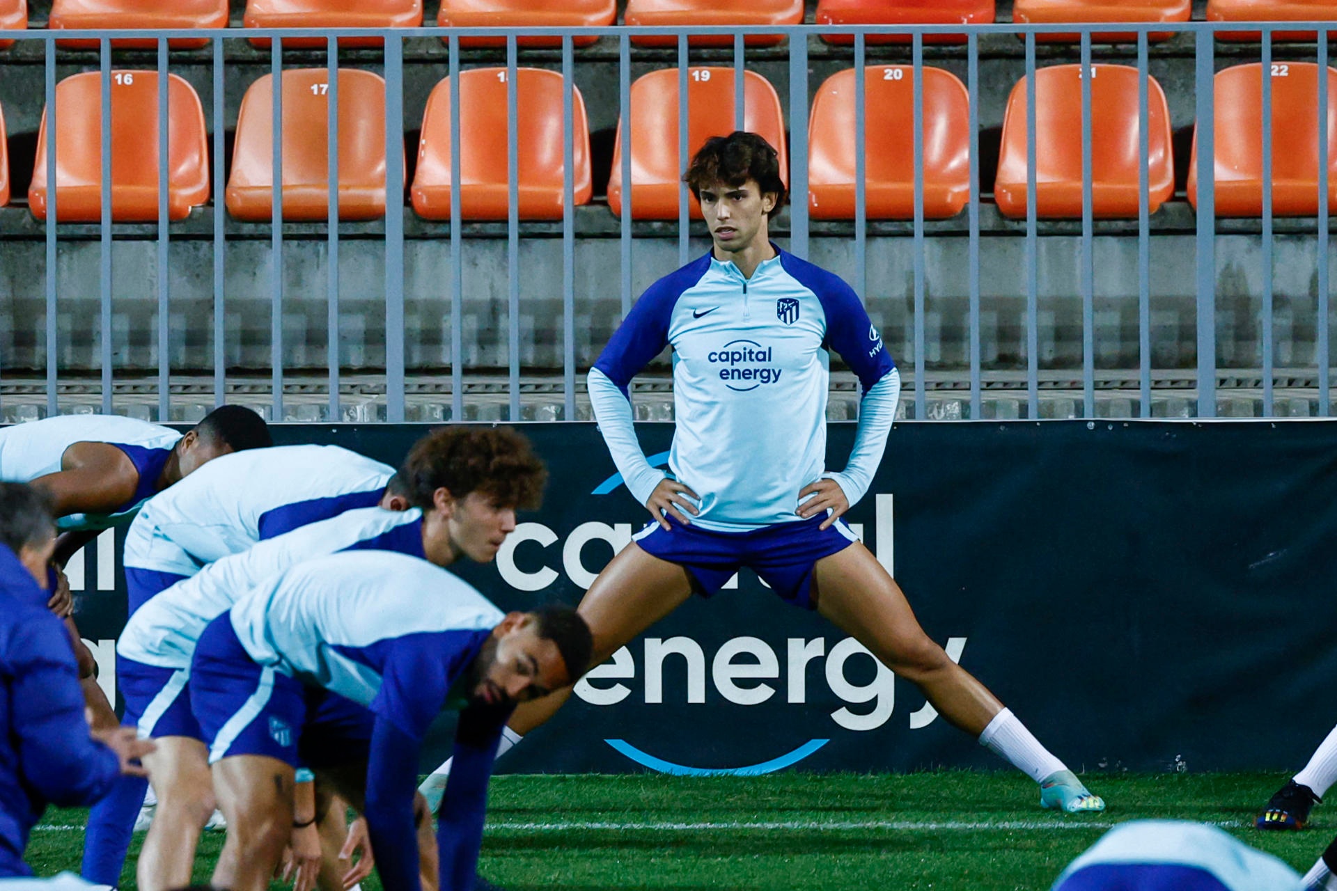 Sin Joao Félix y con siete del filial a Galicia