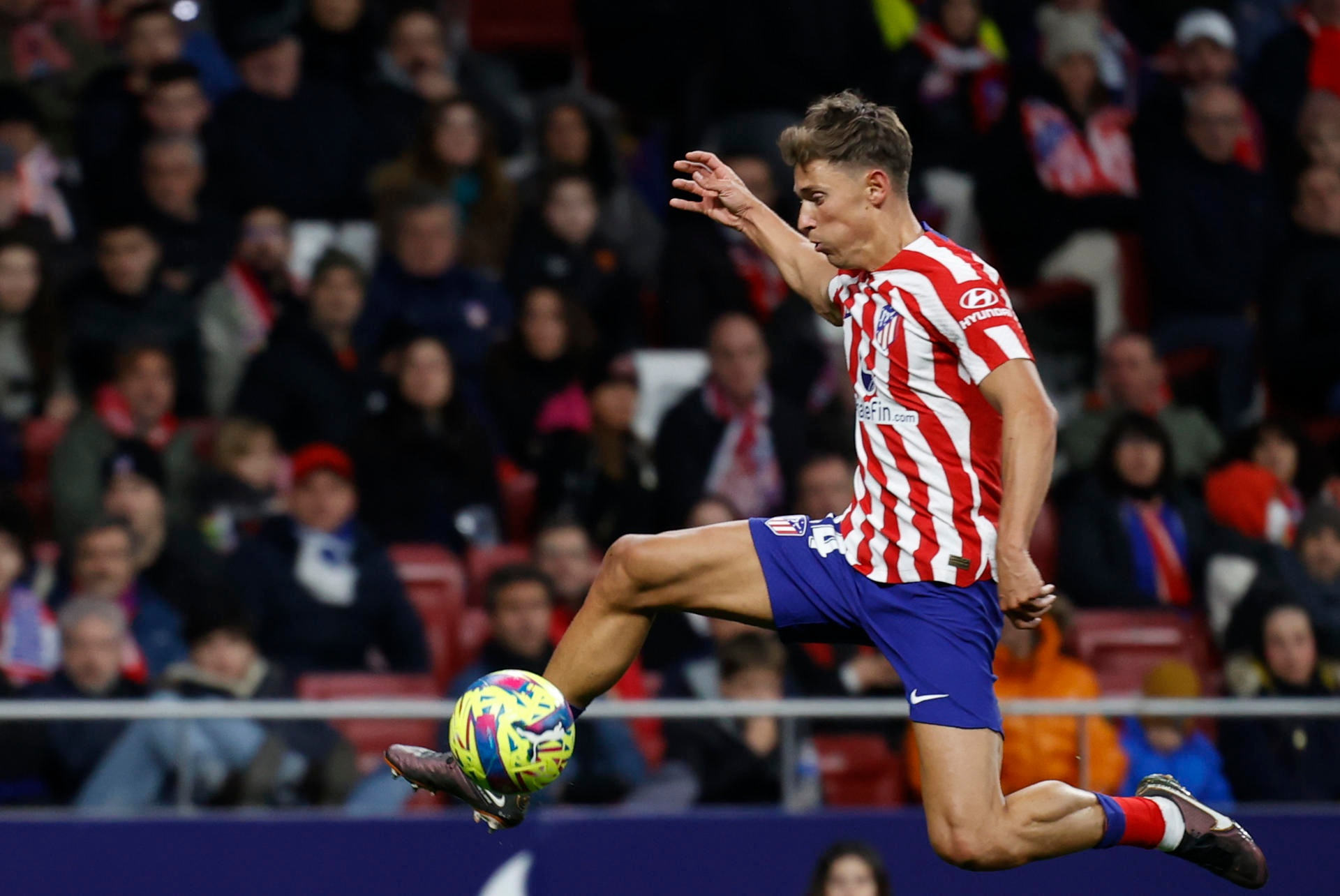 Llorente es duda para el derbi por unas molestias en el tobillo. EFE