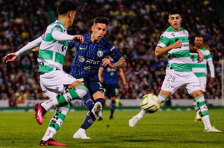 El América reacciona a tiempo para quitar parte del botín a Santos Laguna