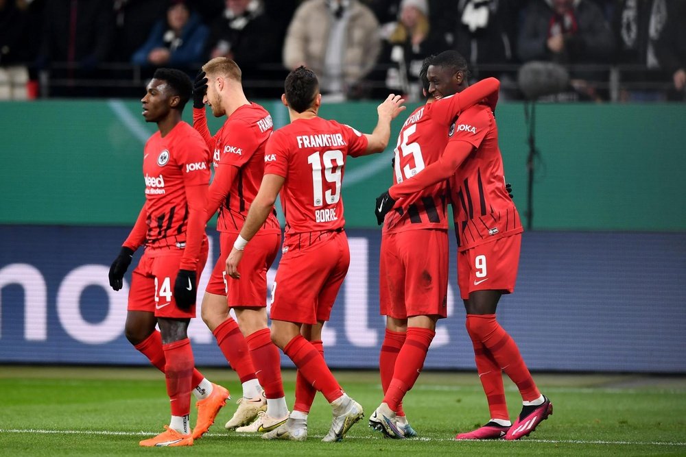 El Eintracht y el Freiburg avanzan a cuartos de final de la DFB Pokal. EFE