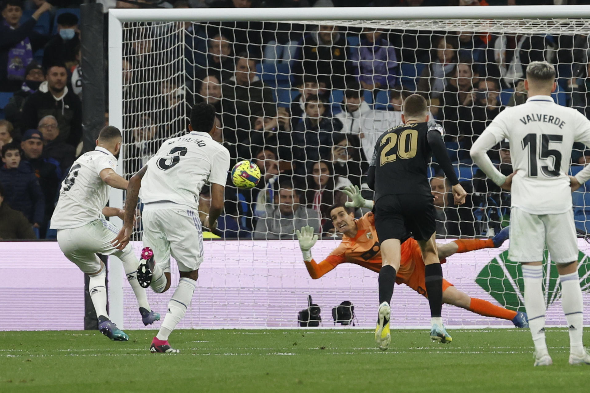 Benzema superó a Raúl y ya es el quinto máximo goleador de la historia ...