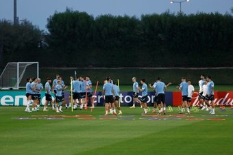 La Selección de Uruguay -aún sin entrenador- se enfrentará como visitante a Corea del Sur y a Japón en dos amistosos que se disputarán en la fecha FIFA de marzo. Así lo confirmó la Asociación Uruguaya de Fútbol.