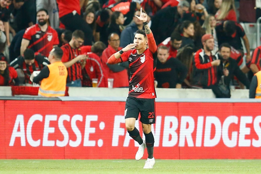 Nico Hernández deja Paranaense y se va a Internacional. EFE