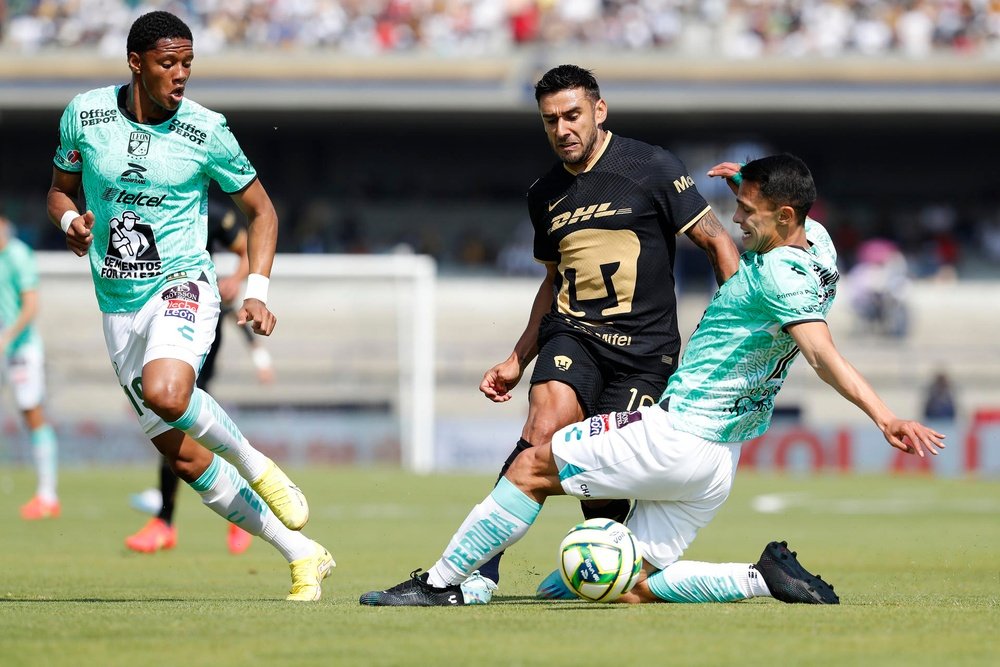 Ni con recompensa logró imponerse Mazatlán a Pumas. EFE