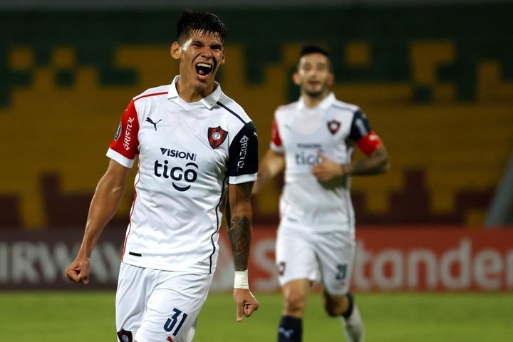 Morales impulsa a Cerro Porteño a la tercera fase de la Libertadores
