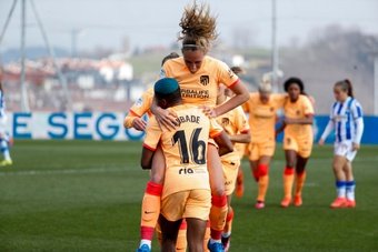 El Atlético de Madrid Femenino firmó su tercera victoria consecutiva después de llevarse al gato al agua a domicilio ante la Real Sociedad (1-2). Ajibade, la protagonista tras firmar un doblete.