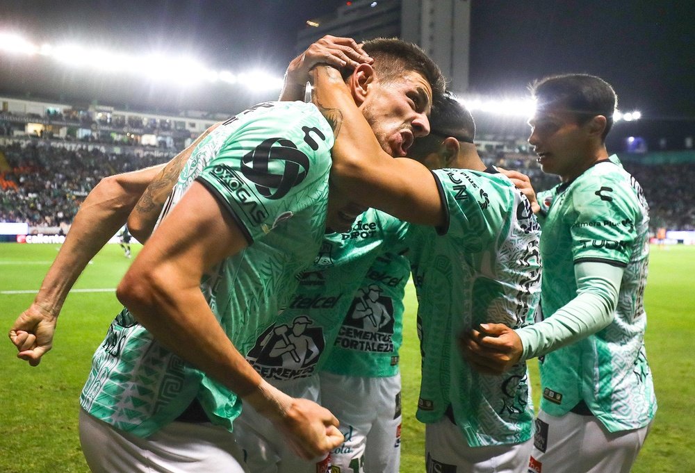 León, a dar el primer gol en la eliminatoria ante Tauro. EFE