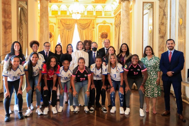 Agasajaron a la Selección Femenina de Panamá por el 8-M