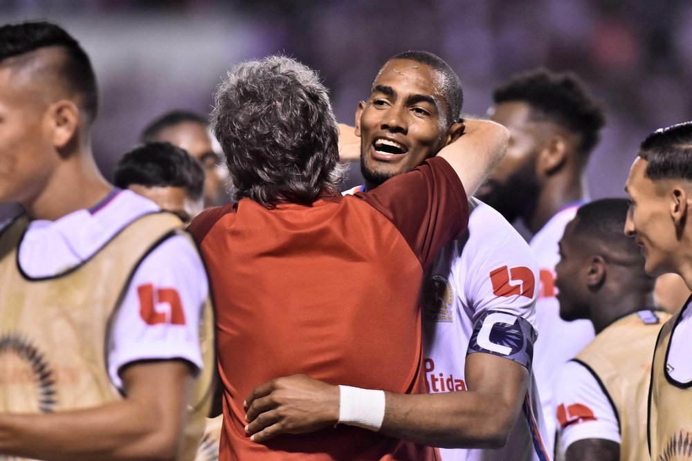 Olimpia aplastó a Atlas. EFE