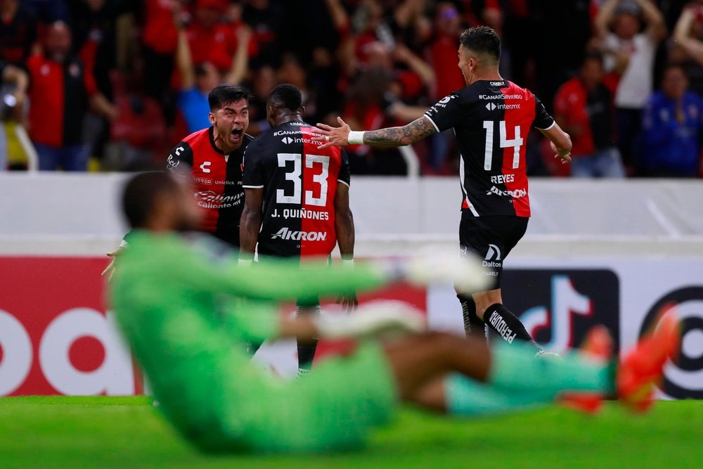 Atlas pasó por encima de Olimpia sin problemas. EFE
