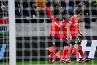 El Bayer Leverkusen se adjudicó uno de los ocho billetes para los cuartos de final de la Europa League al deshacerse del Ferencvaros a domicilio (0-2). El conjunto de Xabi Alonso se asienta como uno de los candidatos.