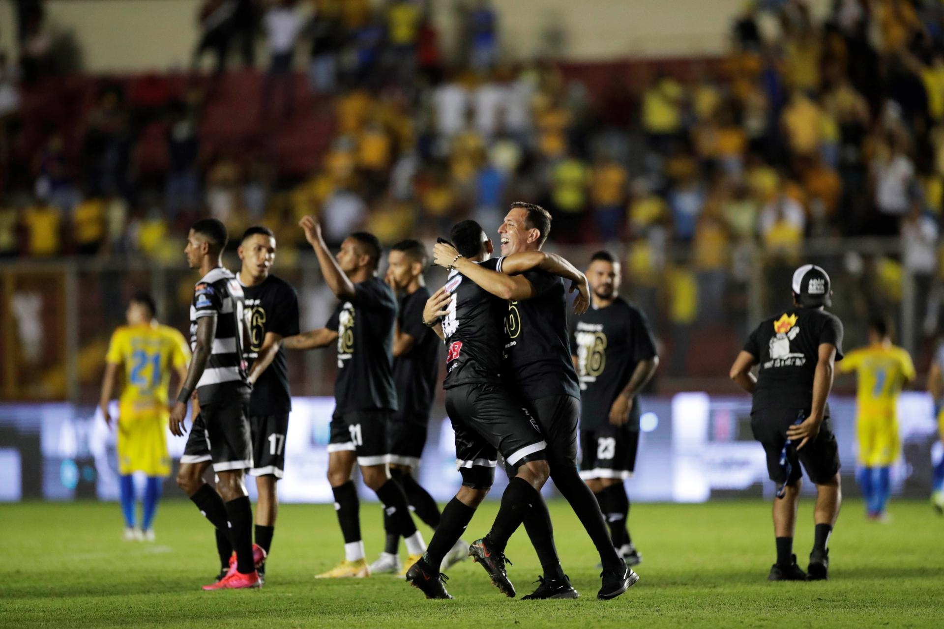 Independiente de La Chorrera es nuevo monarca del torneo Clausura 2022 del  fútbol panameño - ESPN