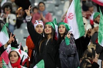 Irán dejará que las mujeres accedan al estadio para ver un partido de fútbol internacional amistoso. Las autoridades iraníes permitieron este jueves lo que se vio después de siete meses en las gradas del país asiático.